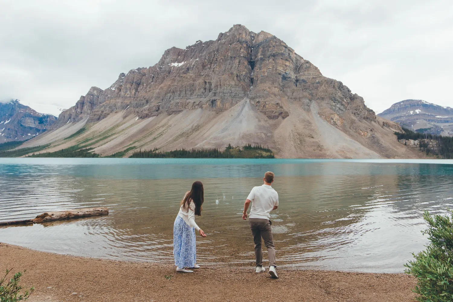 117_Couple-Skipping-Stones-Alpine-Lake-Canadian-Rockies.webp