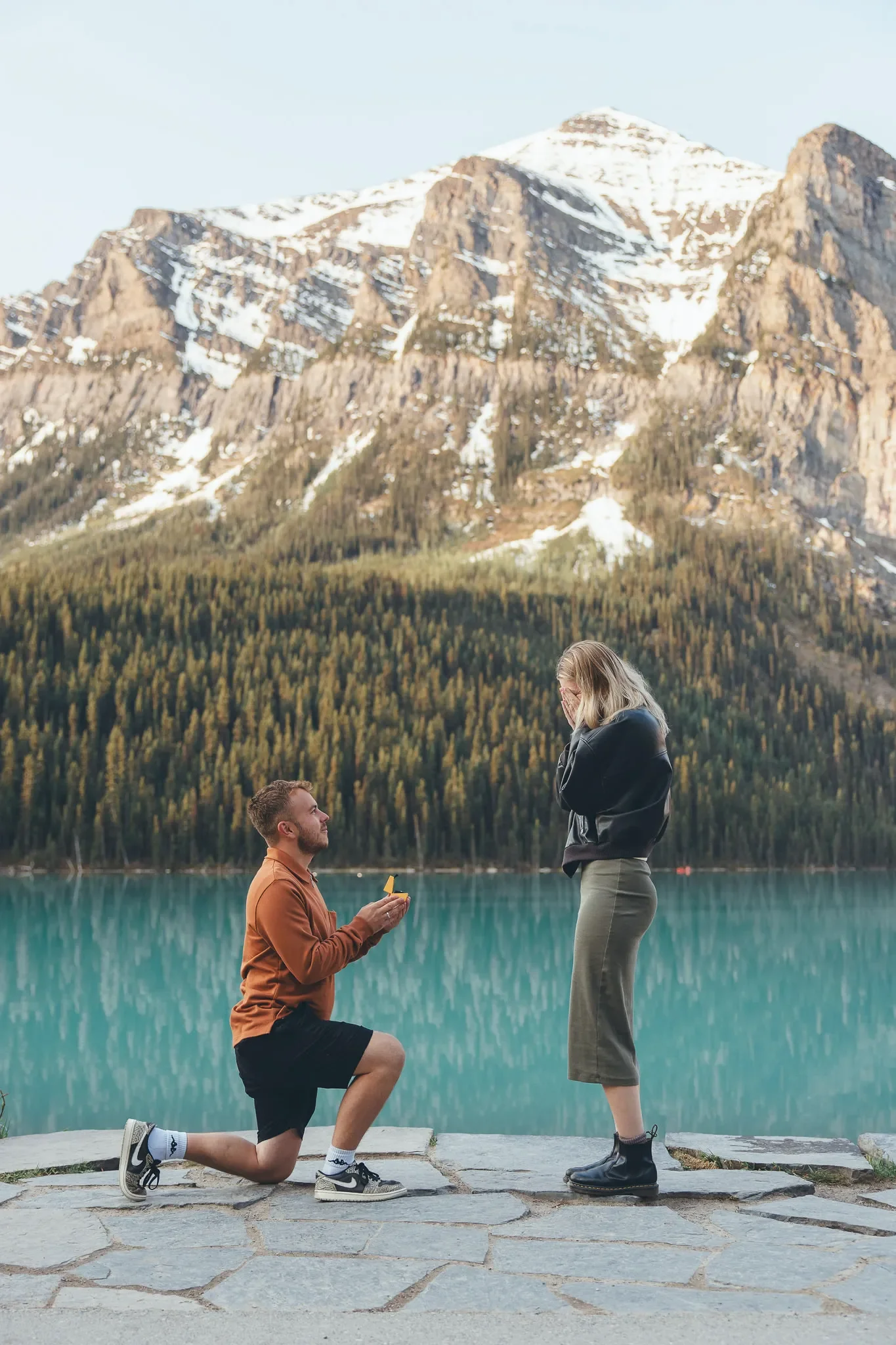 166_Mountain-Proposal-Lake-Louise-Banff.webp
