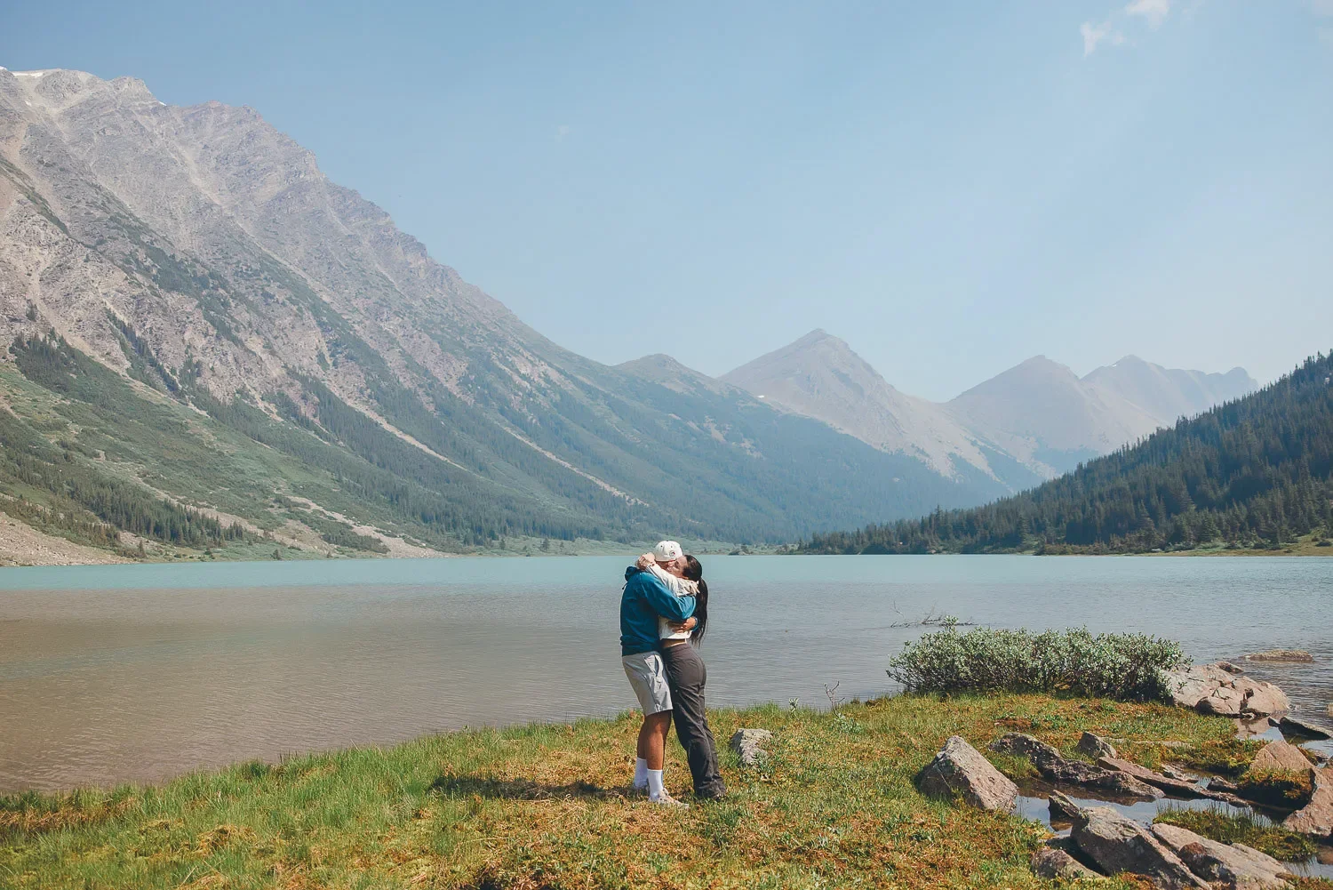 101_couple-embracing-alpine-lake-canadian-rockies.webp