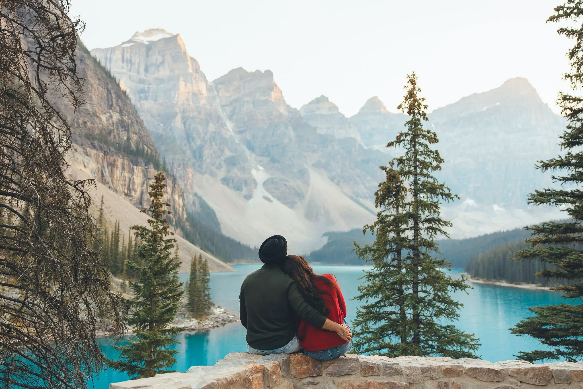 113_couple-sitting-overlooking-moraine-lake-banff.webp
