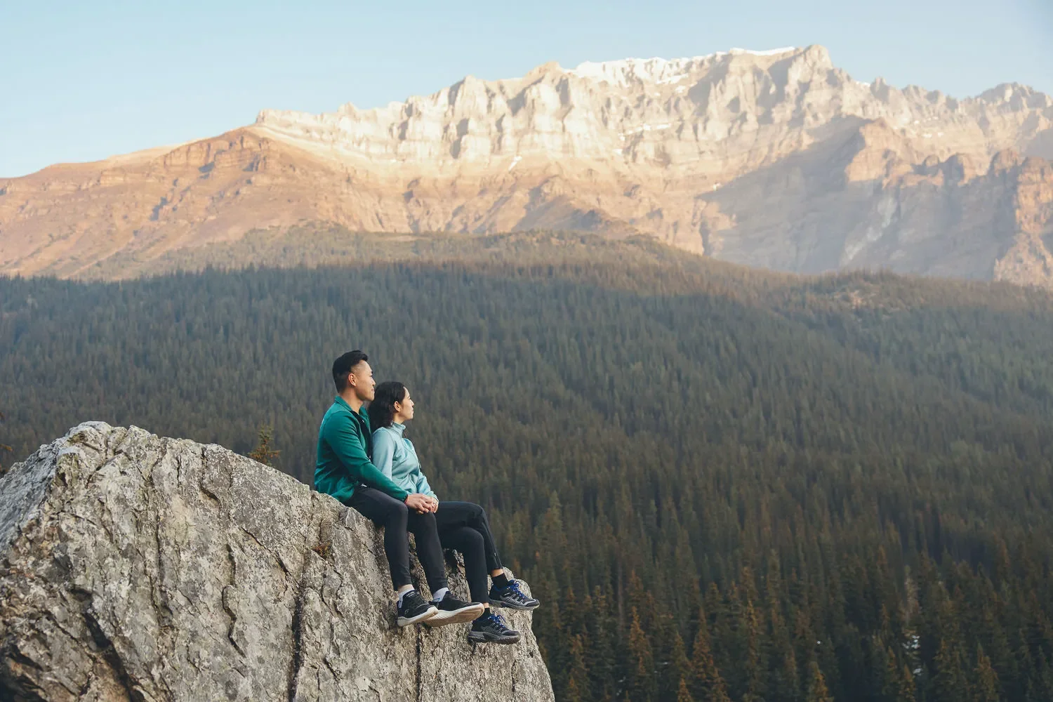 102_Couple-Sitting-Mountain-Viewpoint-Banff.webp