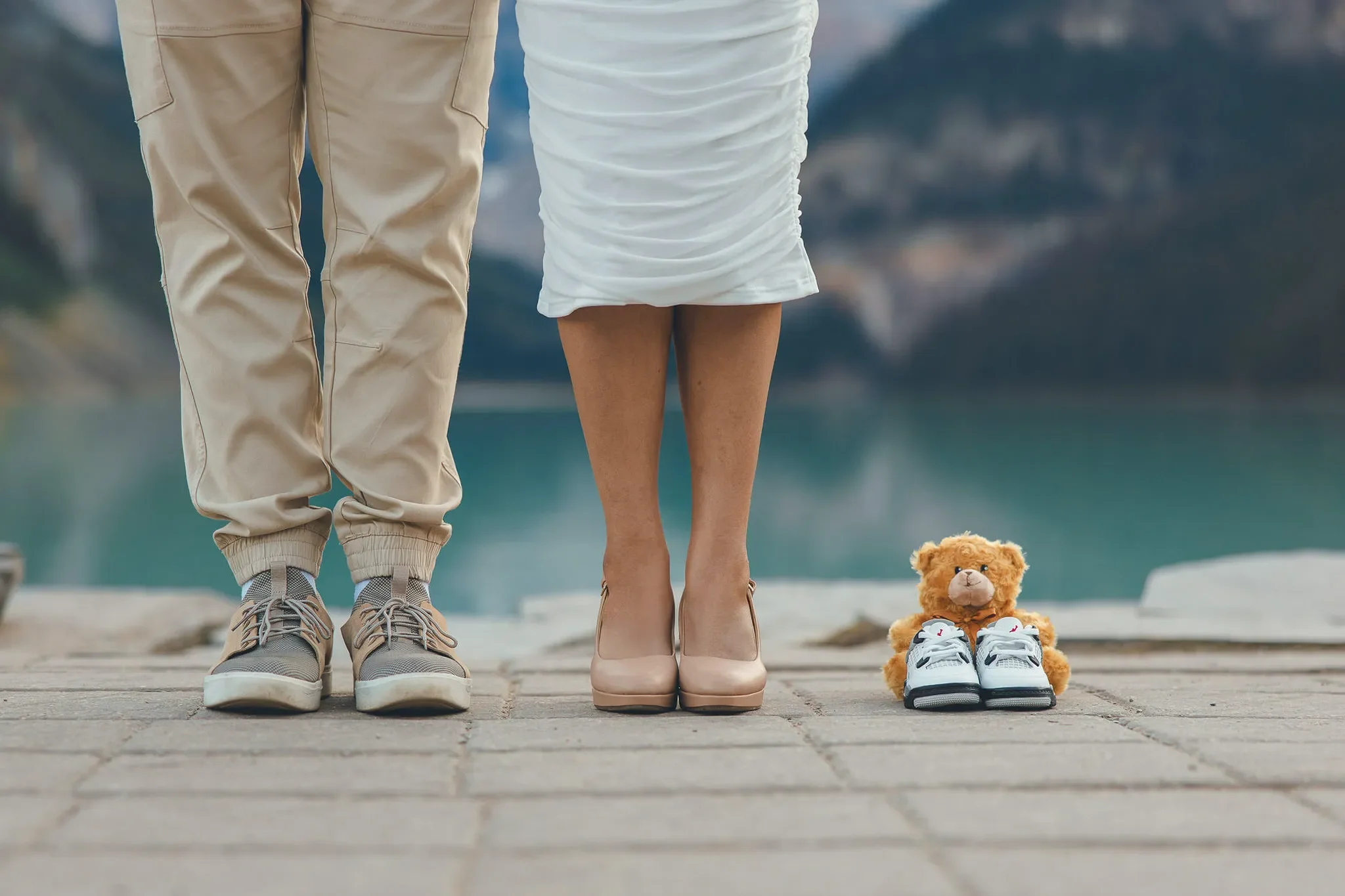 133_Maternity-Announcement-Baby-Shoes-Teddy-Bear-Lake-Louise.webp