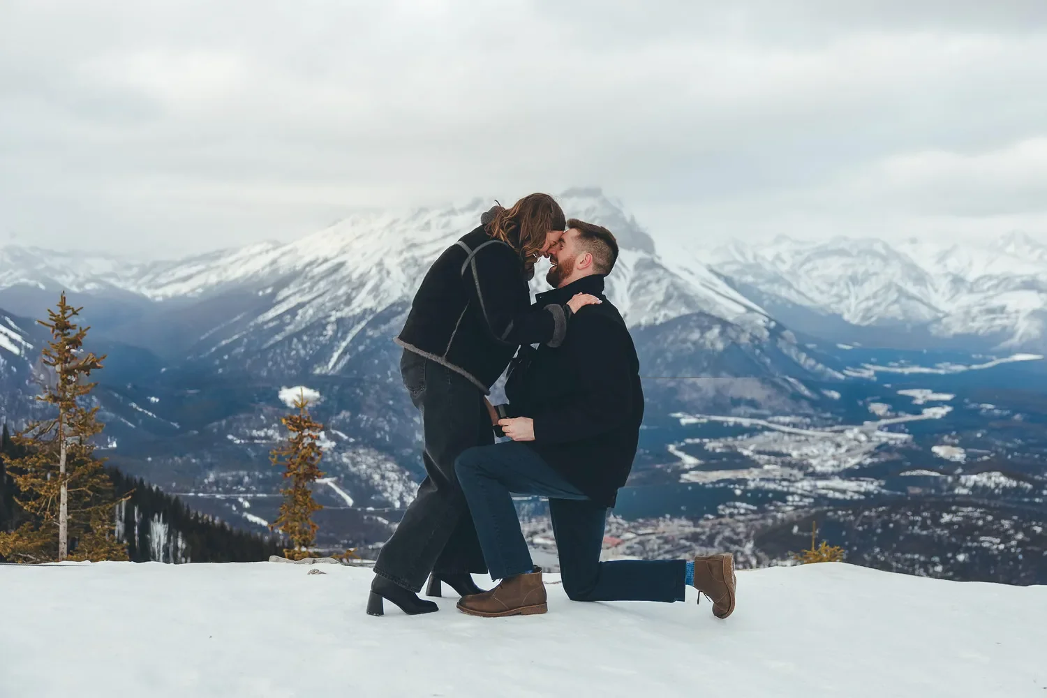 111_Couple-Proposal-Banff-Mountain-Viewpoint.webp
