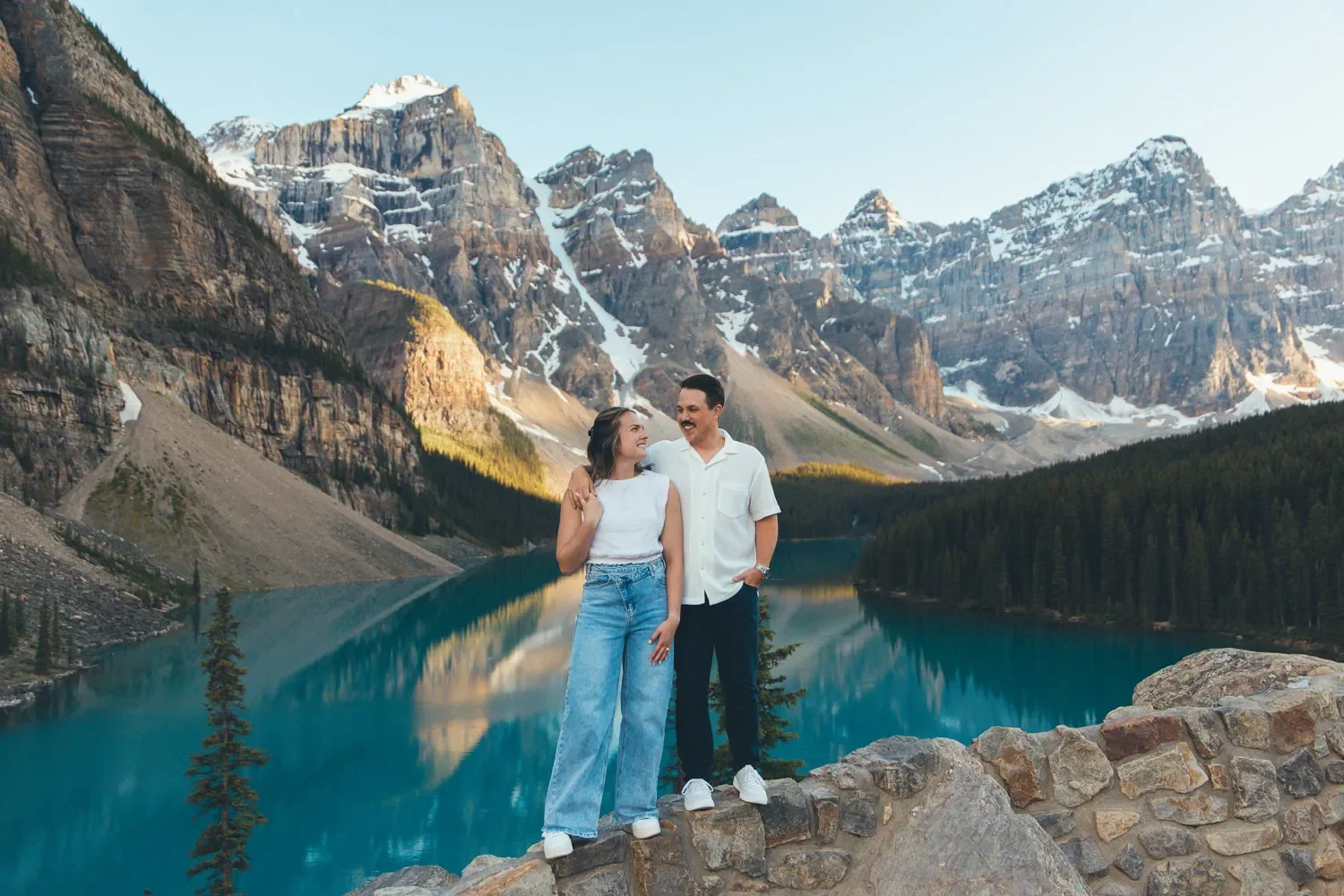 118_Couple-Portrait-Moraine-Lake-Banff-National-Park-Viewpoint.webp