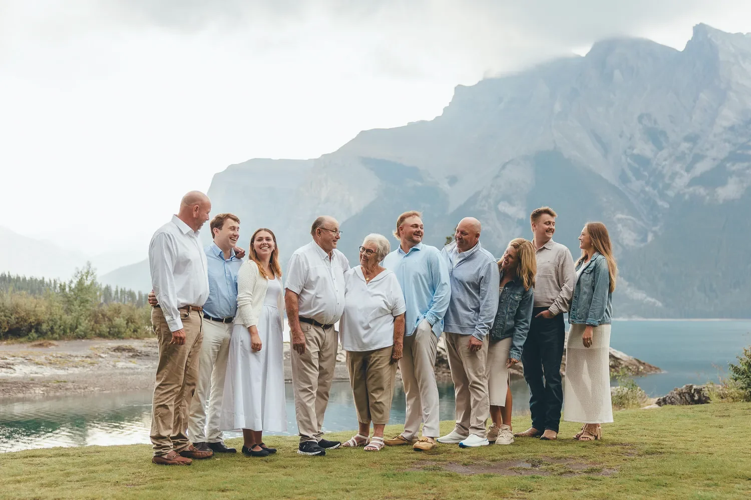 122_family-portrait-mountain-lake-canadian-rockies.webp