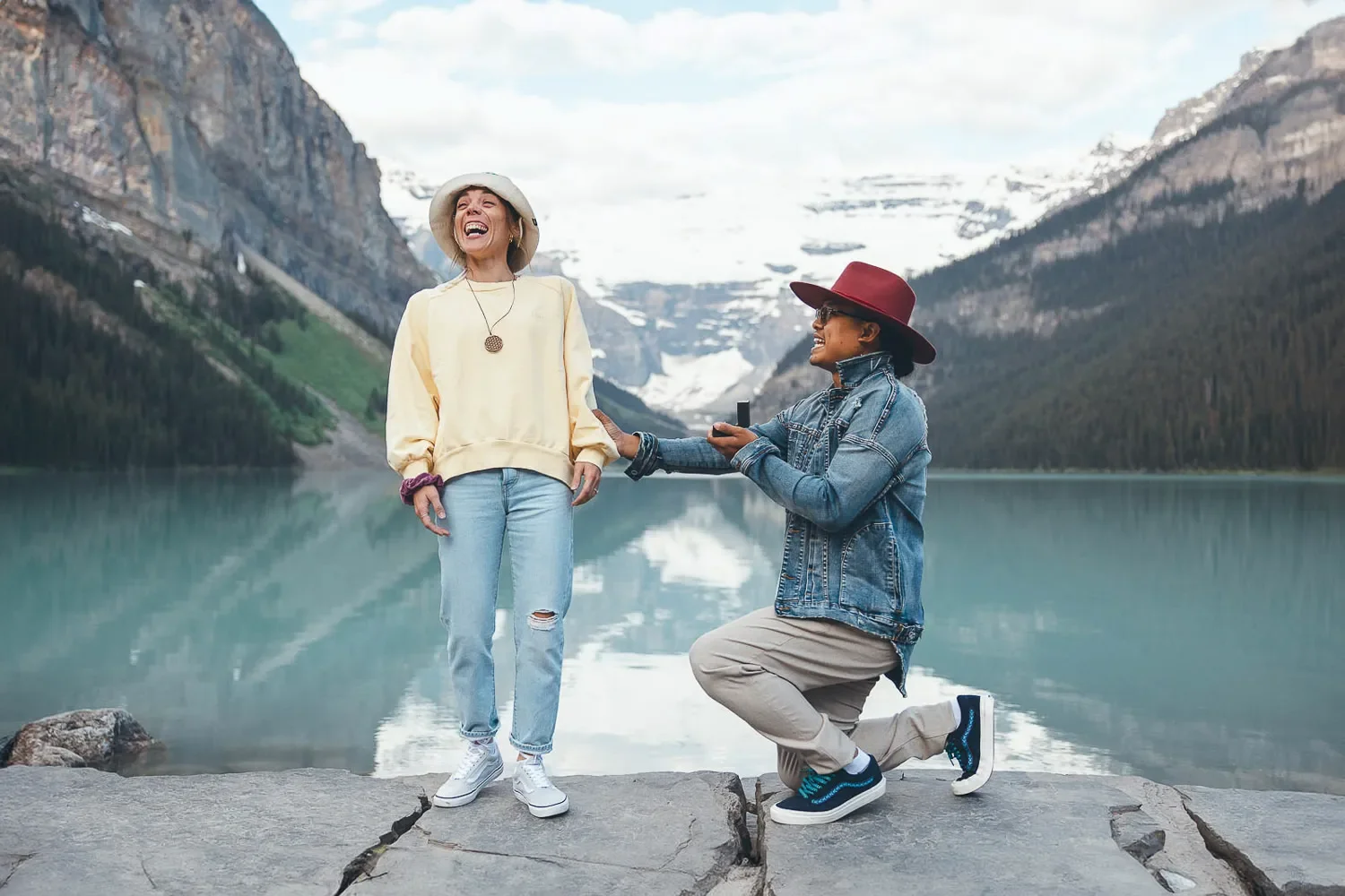 101_Marriage-Proposal-Couple-Lake-Louise-Banff-Canadian-Rockies.webp