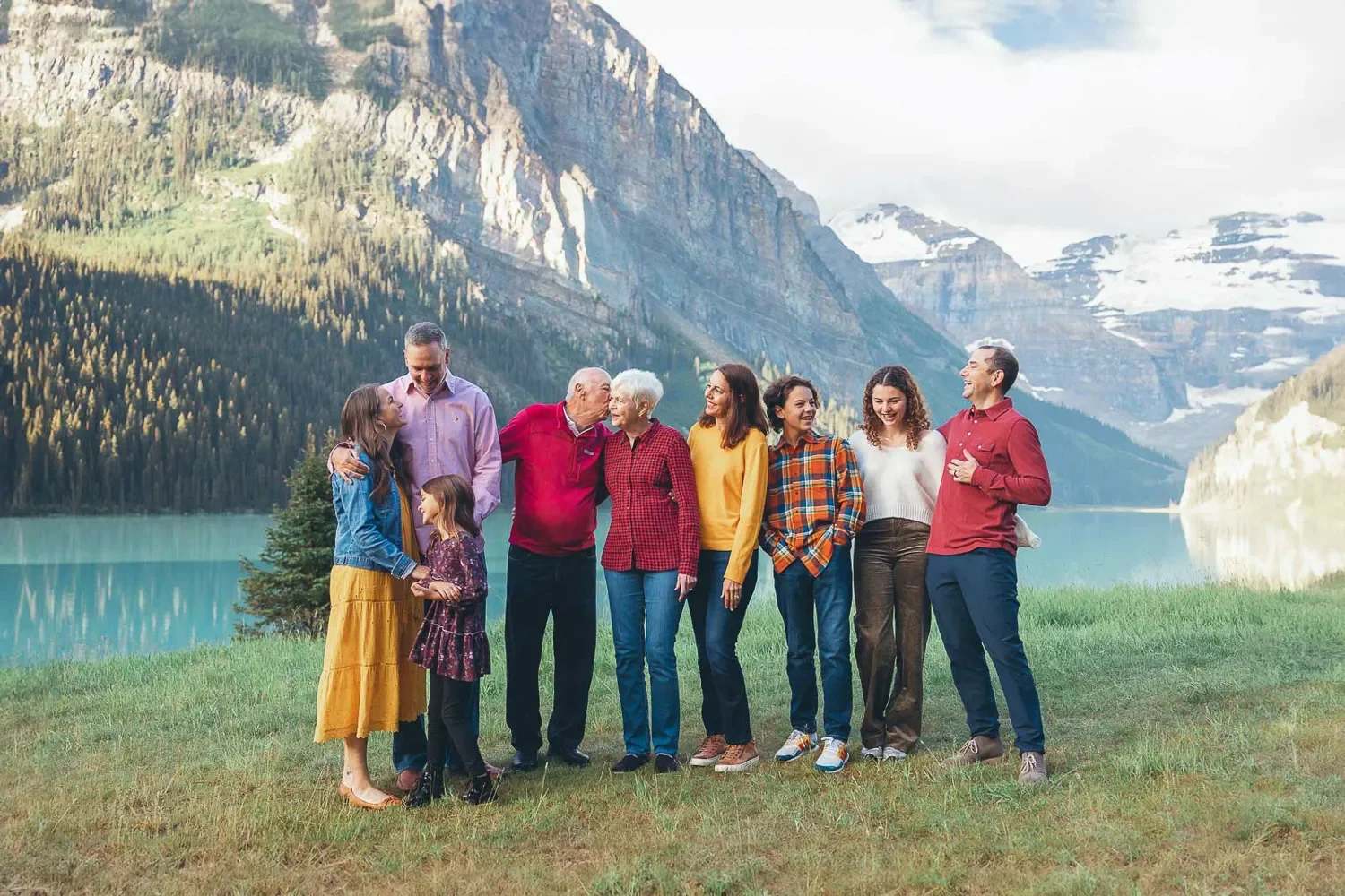 108_family-portrait-lake-louise-canadian-rockies.webp