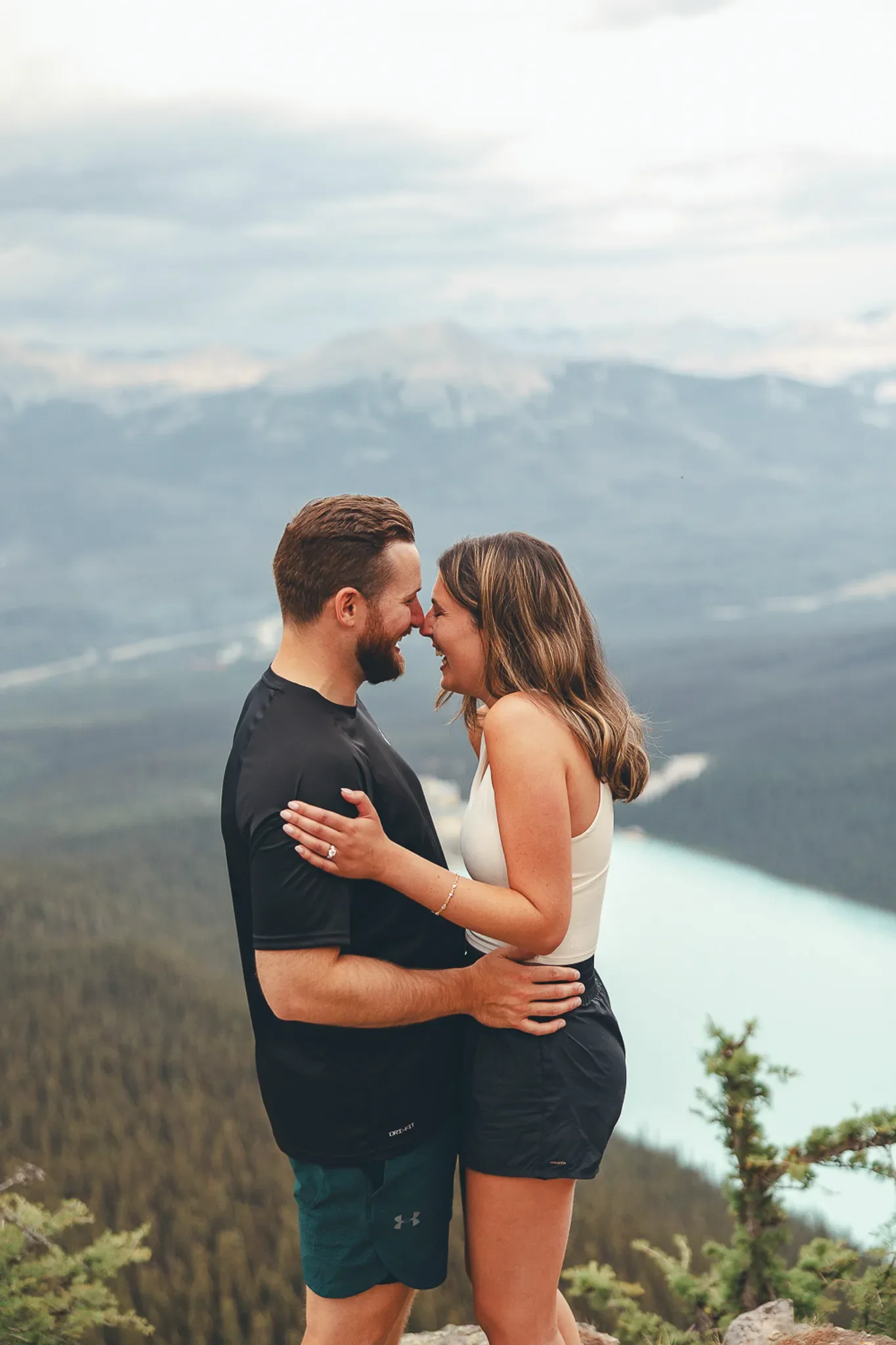 160_couple-engagement-mountain-viewpoint-banff.webp