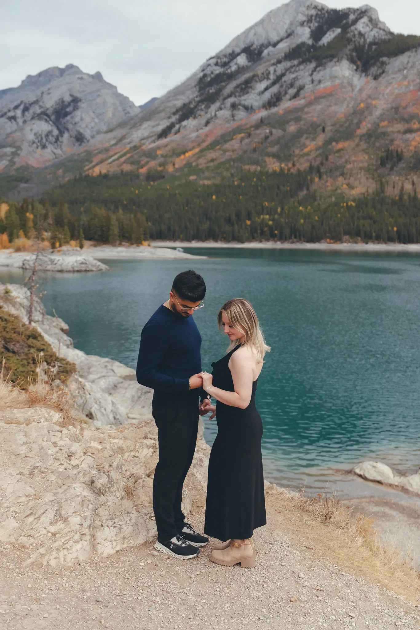 117_couple-engagement-proposal-alpine-lake-mountain-landscape-canadian-rockies.webp