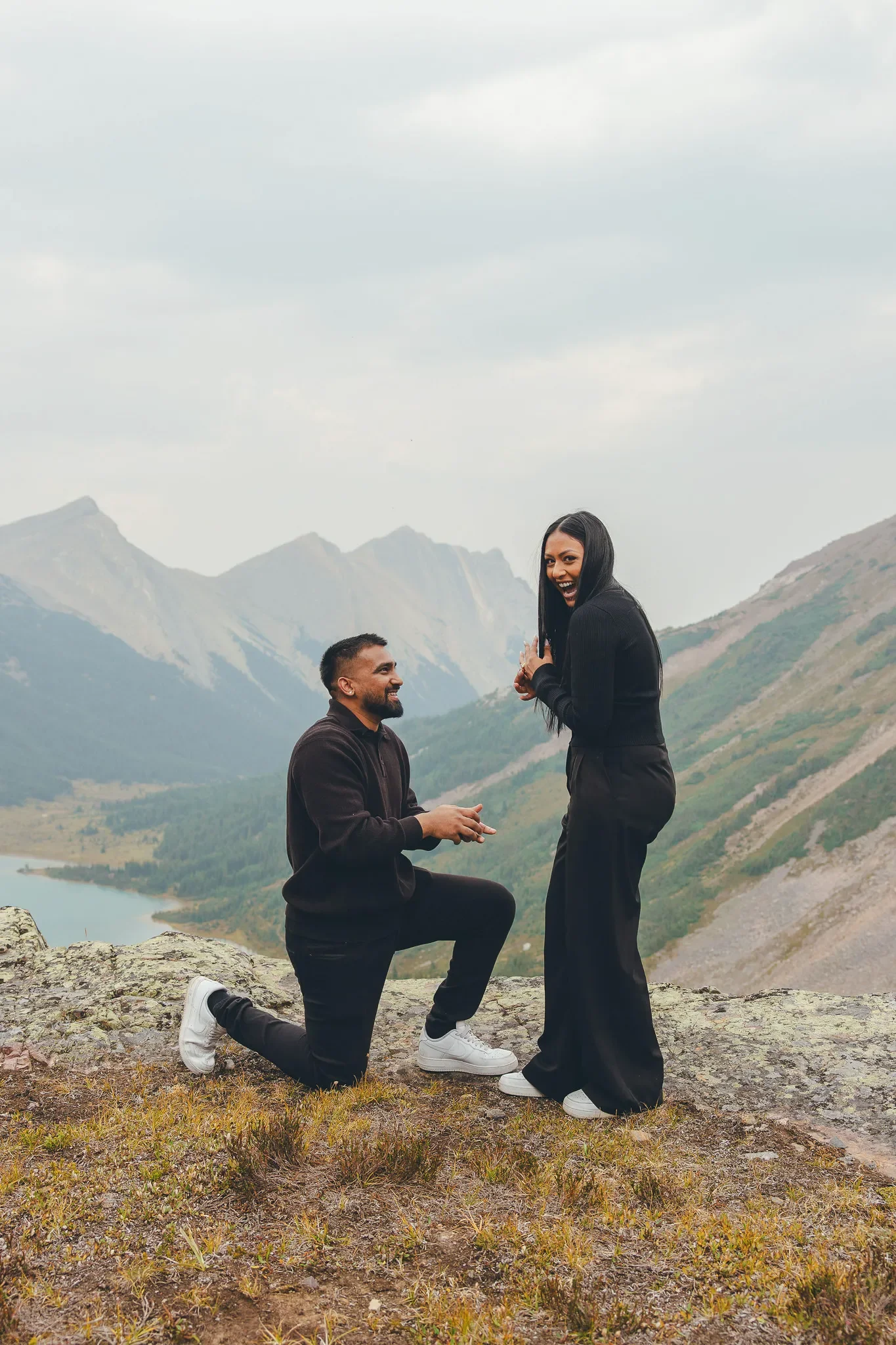 164_Couple-Proposal-Mountain-Viewpoint-Canadian-Rockies.webp