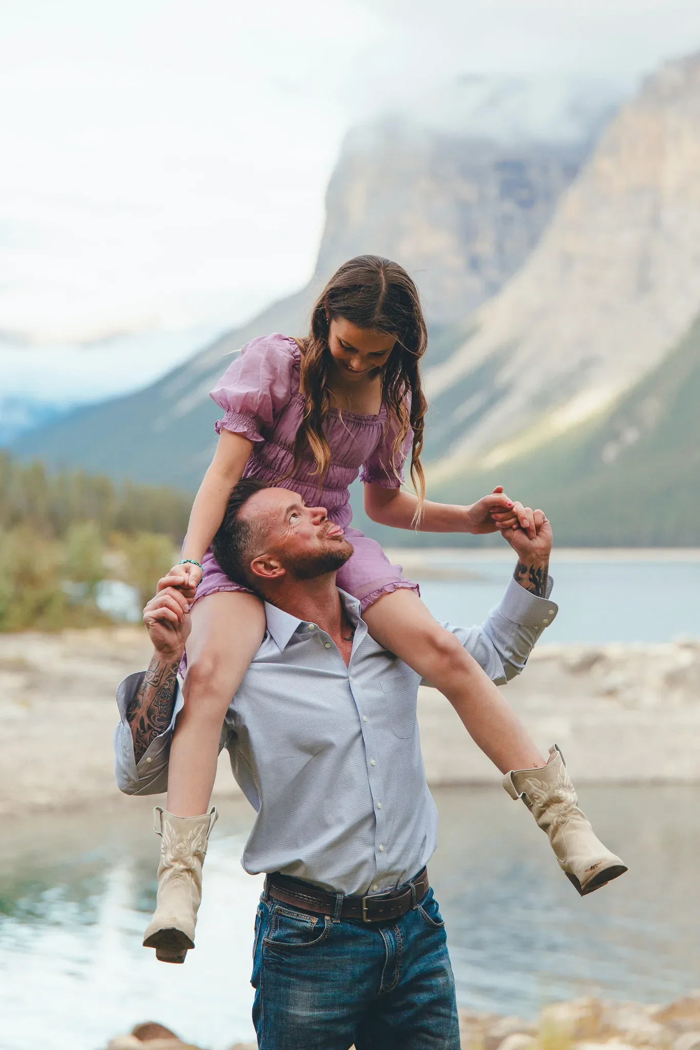 141_father-carrying-daughter-mountain-lake-canadian-rockies.webp