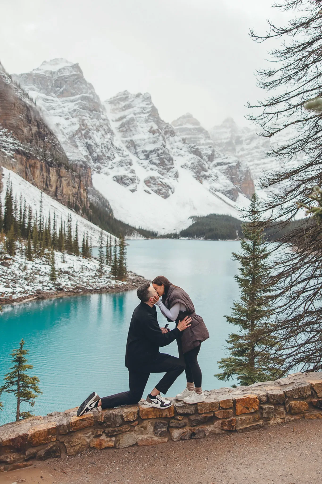165_Couple-Proposal-Moraine-Lake-Banff.webp