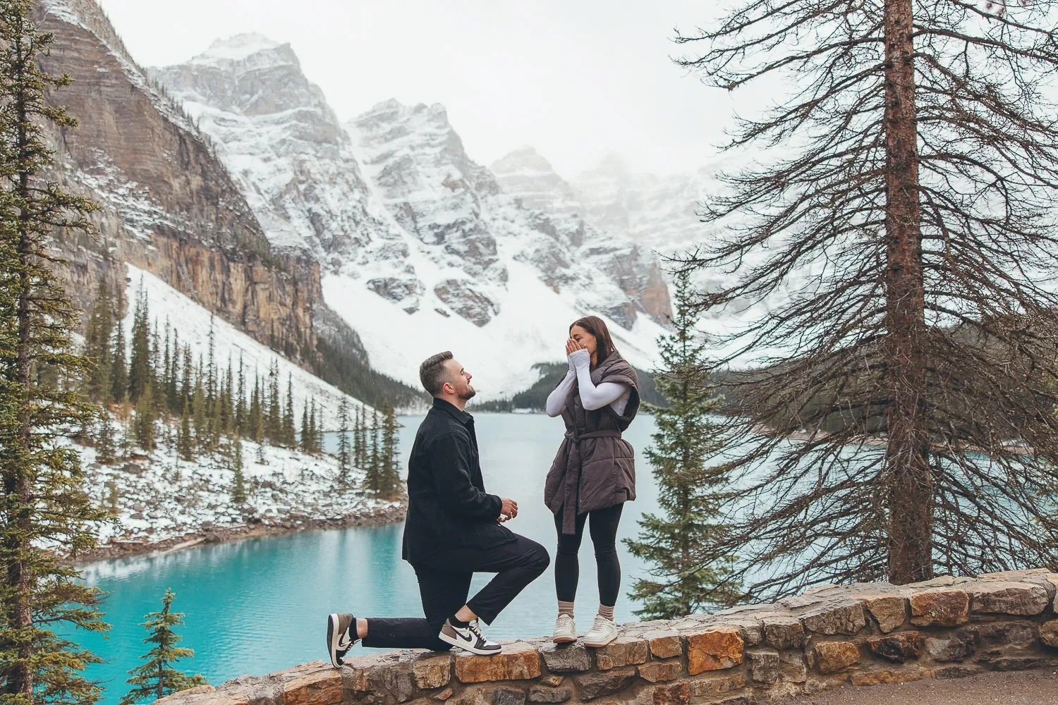 101_Moraine-Lake-Marriage-Proposal-Couple-Banff-National-Park.webp