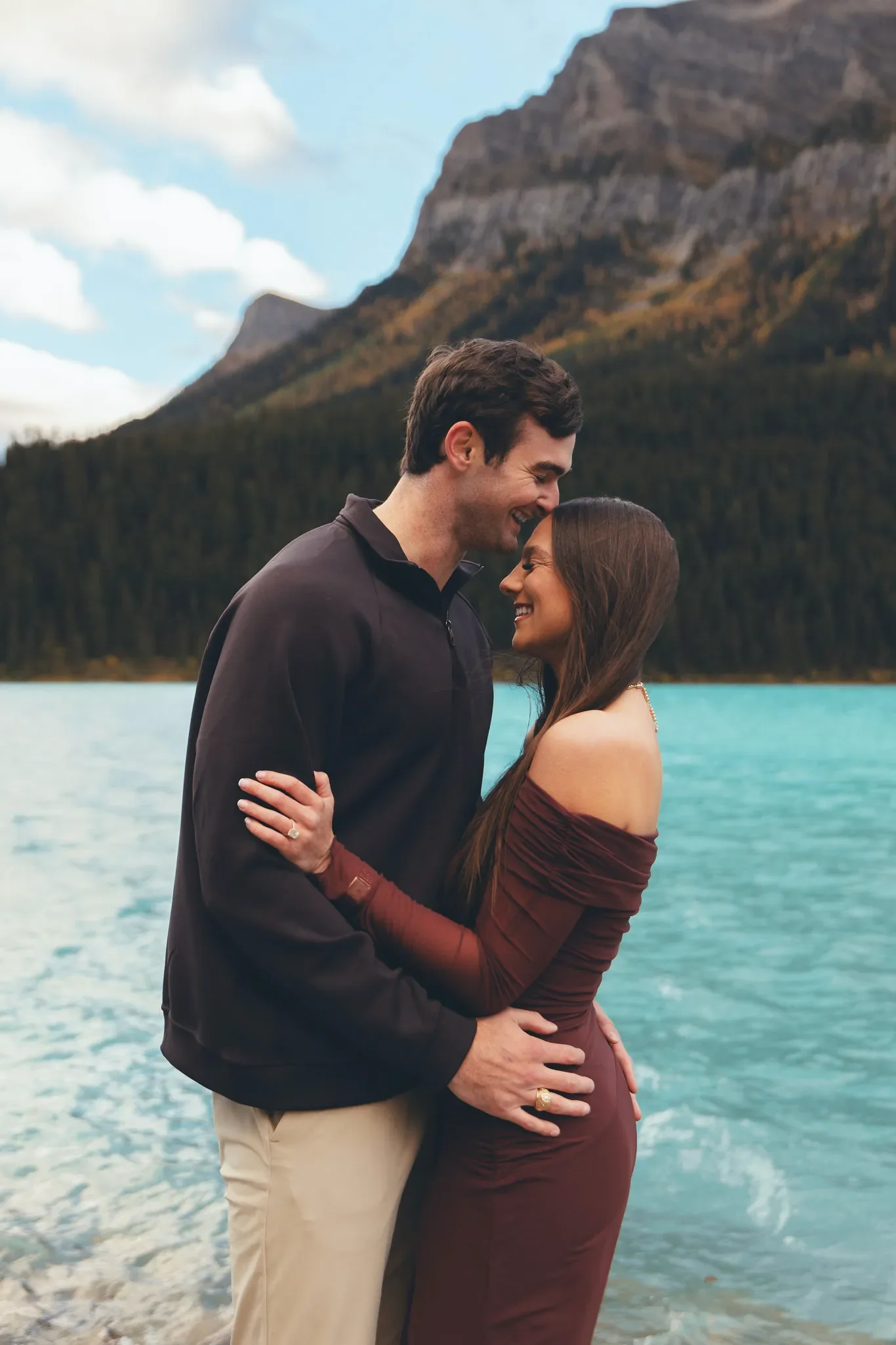 133_Couple-Engagement-Embrace-Lake-Louise-Banff.webp