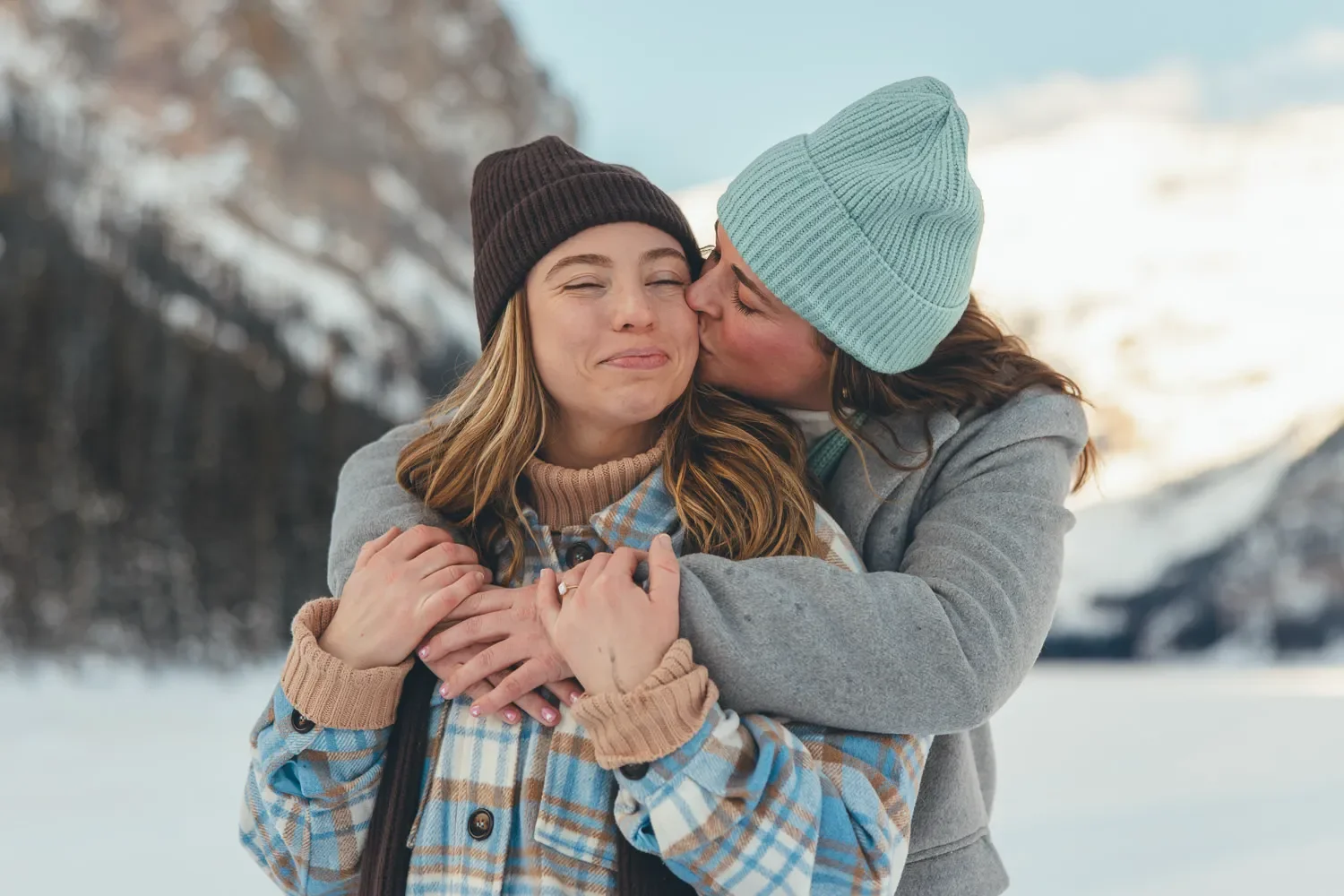 113_Couple-Engagement-Lake-Louise-Winter-Mountain-Landscape.webp