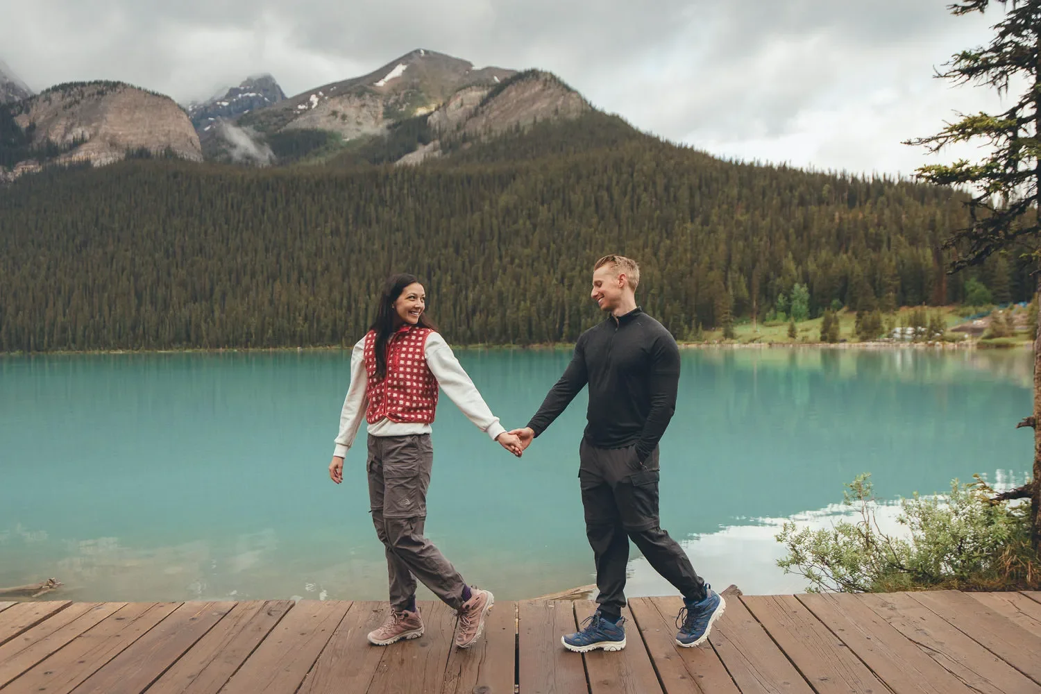 125_Couple-Walking-Lake-Louise-Banff-Mountain-Landscape.webp