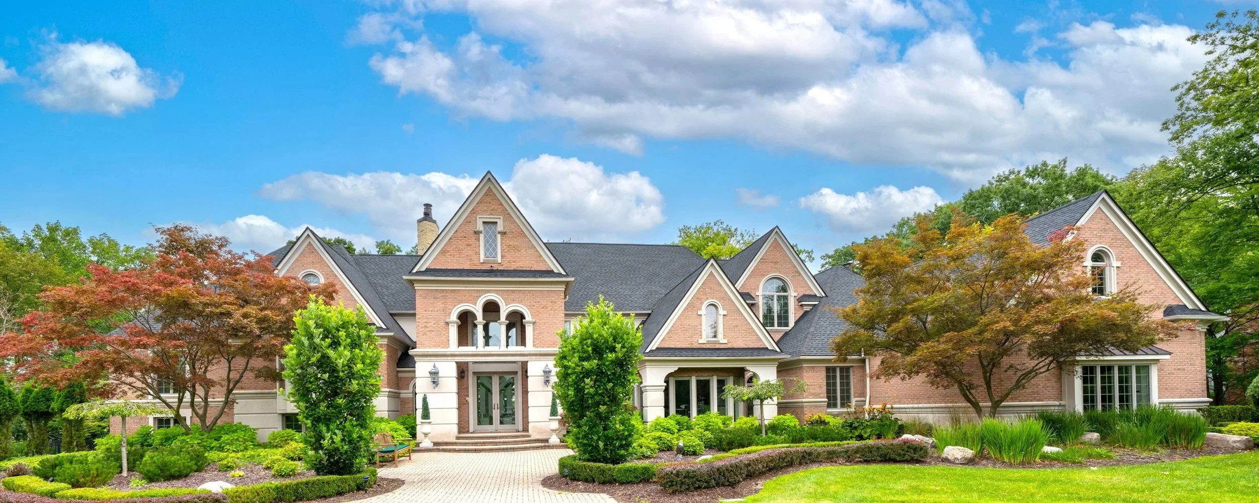 5500 Pontiac trail 2.jpg