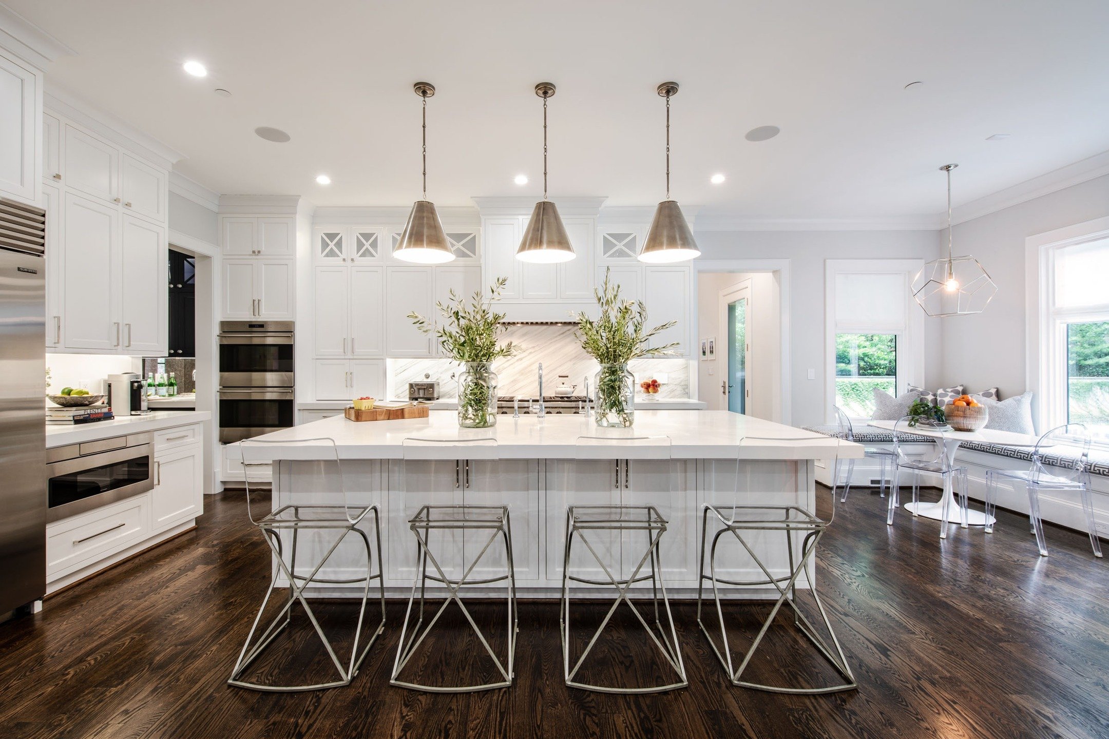 White Kitchens...always timeless! This Kitchen was completed nearly 8 years ago and still looks brand new! 

📸 : @chrismillsphotography 

#artdesignpartners #homedesign #kitchendesign #moderndesign #timeless #timelessinteriors #interiorstyling #inte