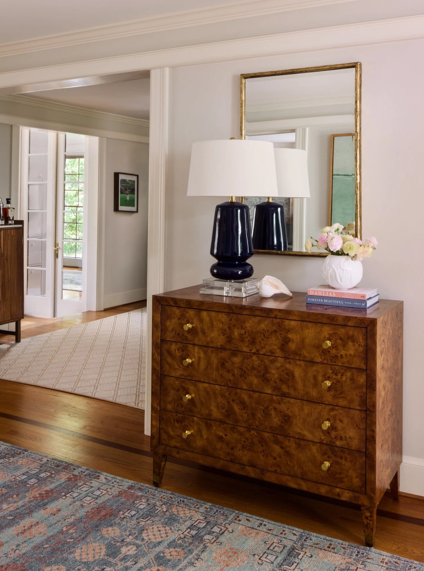 Nothing says, &ldquo;Come on in!&rdquo; like a wide, gracious foyer with the classic trio - mirror, lamp and bench. 

📸 : @radiferaphotography 

#artdesignpartners #homedesign #moderndesign #entrydesign #foyerdesign #timeless #timelessinteriors #int
