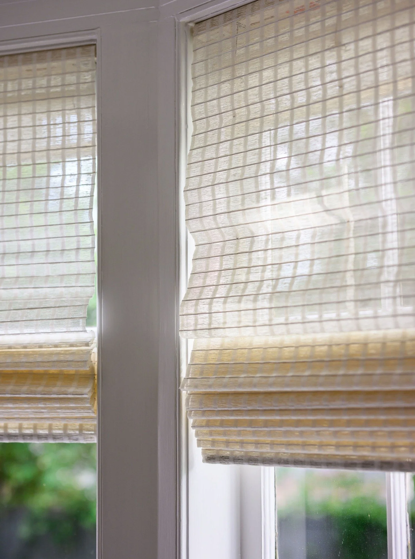 We love natural woven shades for their inherent textural interest and light filtering properties.

📸 : @radiferaphotography 

#artdesignpartners #homedesign #moderndesign #naturalwovenshade #romanshade #timeless #timelessinteriors #interiorstyling #