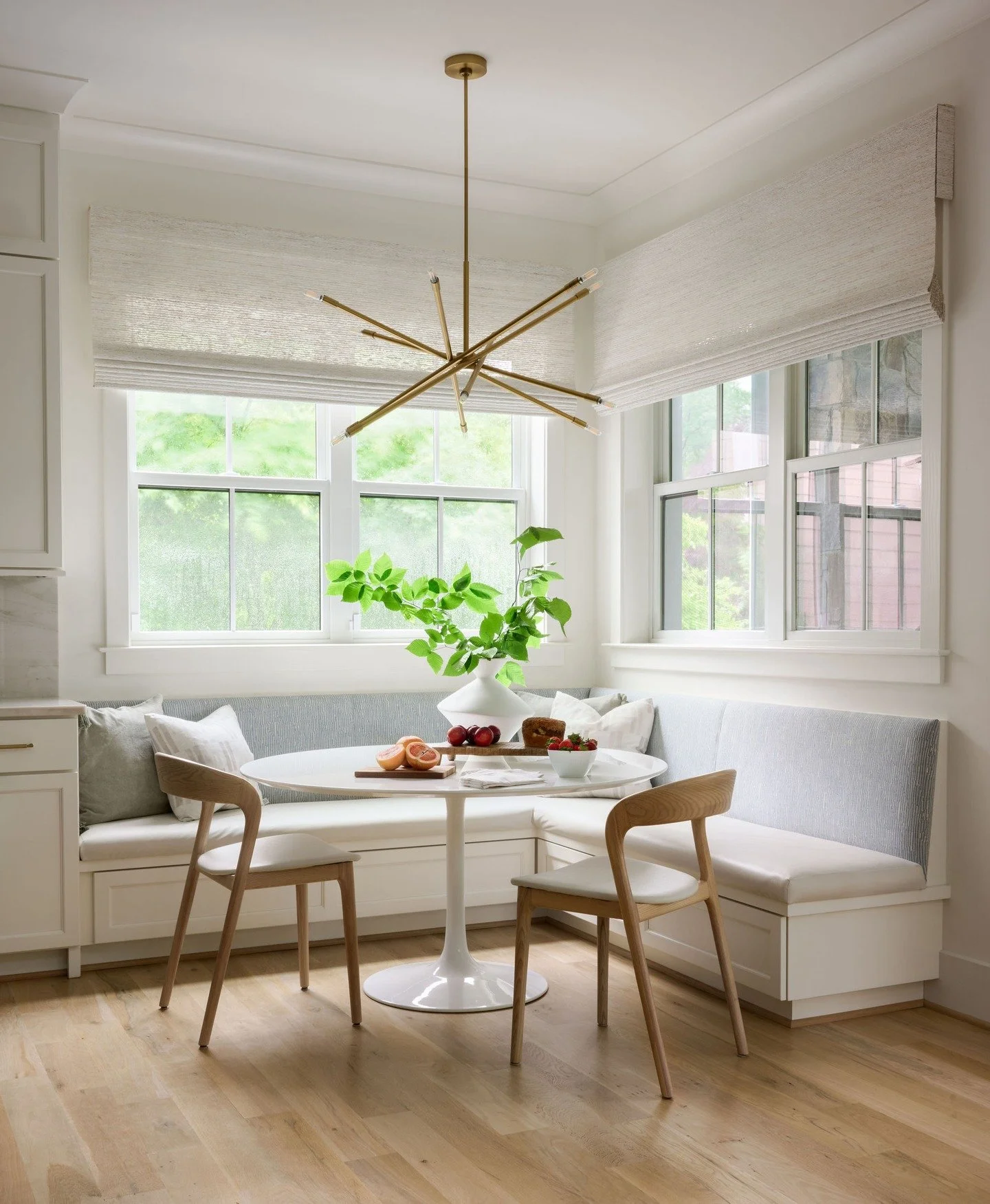 Morning room, Breakfast Nook, Eat-In Kitchen - call it what you like! By any name, it's cozy, convenient, and oh-so-inviting.

📸 : @radiferaphotography 

#artdesignpartners #homedesign #moderndesign #kitchendesign #timeless #timelessinteriors #inter