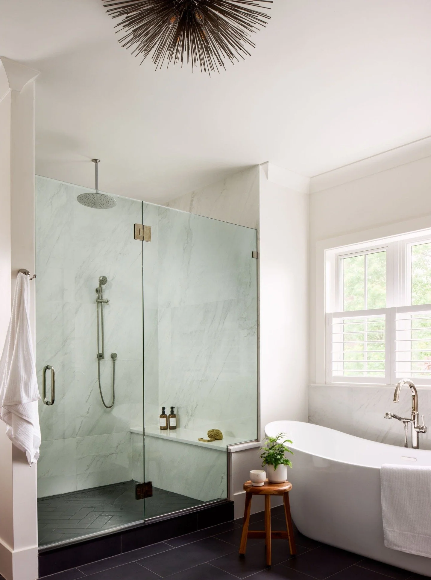 Traditional shower head, rain shower, and hand shower with a slide bar - you can't have too many. Choose luxury plumbing fixtures now and enjoy their beauty and performance for years to come!

📸 : @radiferaphotography 

#artdesignpartners #homedesig