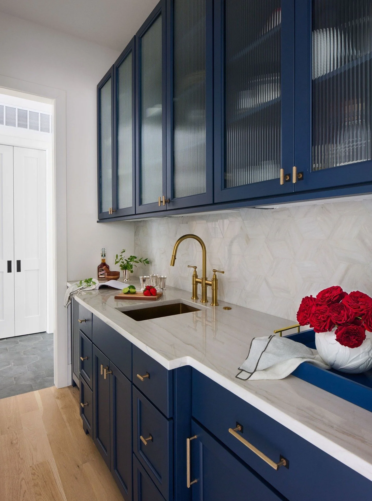 A formal Butler's Pantry gives our clients serving and entertaining space away from the Main Kitchen. 

📸 : @radiferaphotography 

#artdesignpartners #homedesign #moderndesign #kitchendesign #butlerspantry #timeless #timelessinteriors #interiorstyli