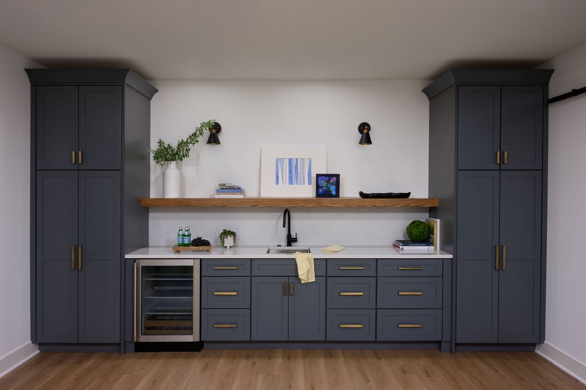 Basement Family Room - Ready for Hosting!

📸 : @radiferaphotography 

 #artdesignpartners #homedesign #moderndesign #familyroomdesign #timeless #timelessinteriors #interiorstyling #interiorsandhome #beautifulinteriors #patternmixing #colorfullycolle