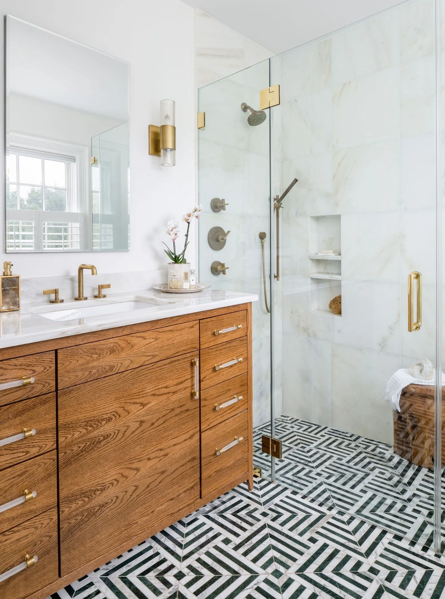 Ann Sacks nailed it with this perfectly deco tile. Love!

📸 : @radiferaphotography 

#artdesignpartners #bathroomdesign #primarybath #contemporarydesign #moderndesign #modernflair #kitchendesign #moodboard #boldinteriors #interiorstyling #interiorsa