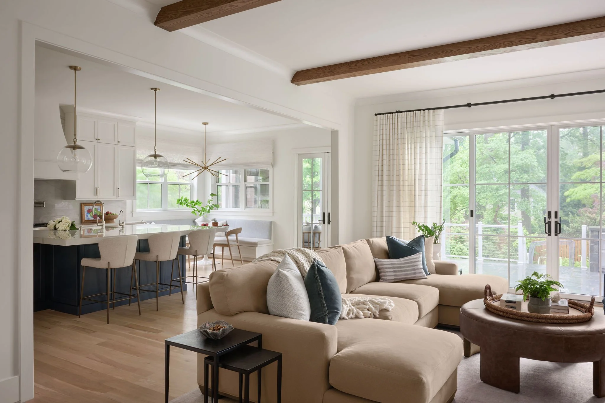 A light and airy color palette in our clients&rsquo; Great Room provides a calm and serene vibe for this busy family of 5.

📸 : @radiferaphotography 

#artdesignpartners #familyroomdesign #kitchendesign #contemporarydesign #moderndesign #modernflair