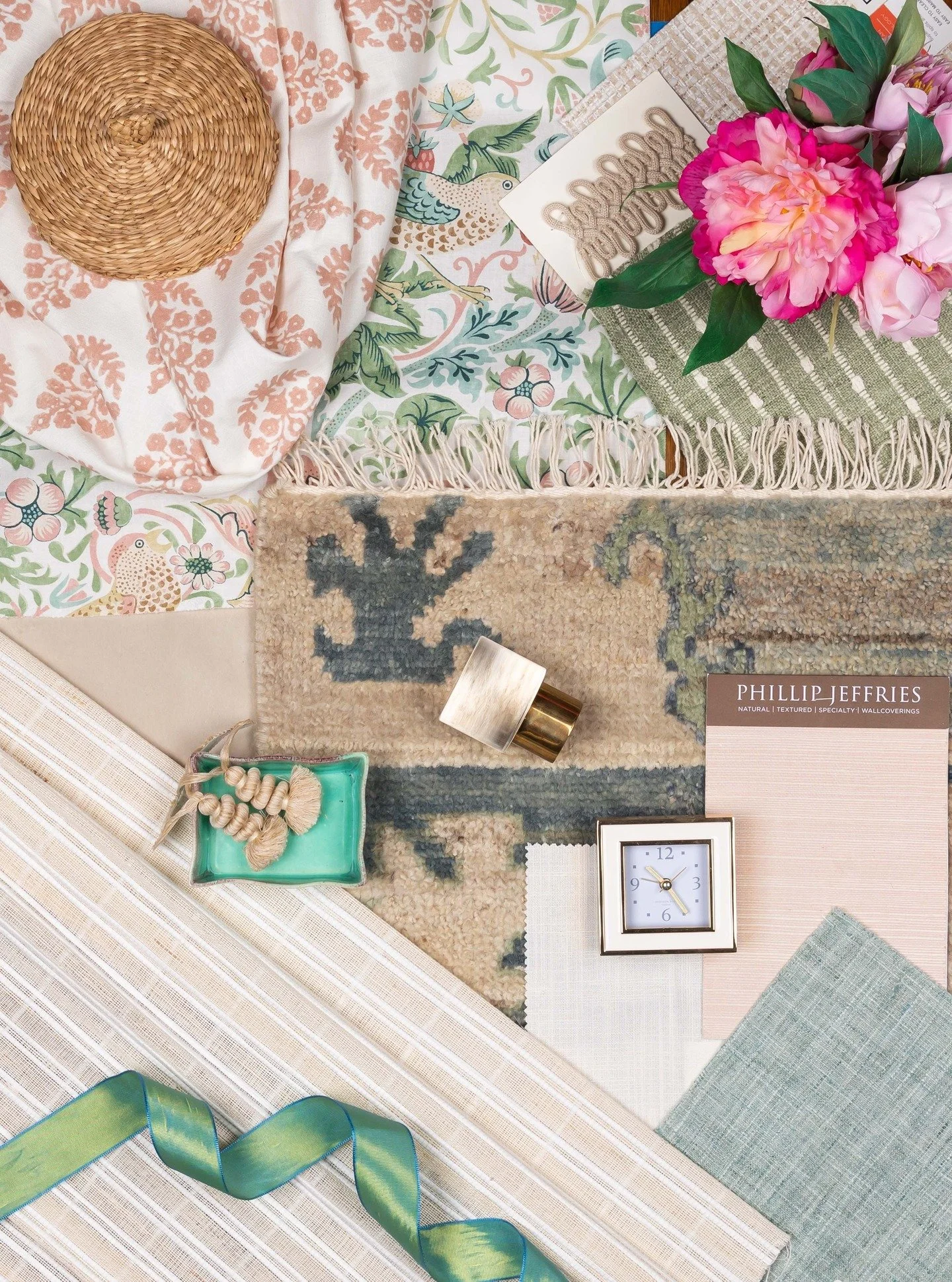 Gentle florals and subtle femininity read like a breath of fresh spring air in this home Office project. 

📸 : @storyboxphotos 

#artdesignpartners #spring #springflorals #moodboard #officedesign #contemporarydesign #moderndesign #modernflair #moodb