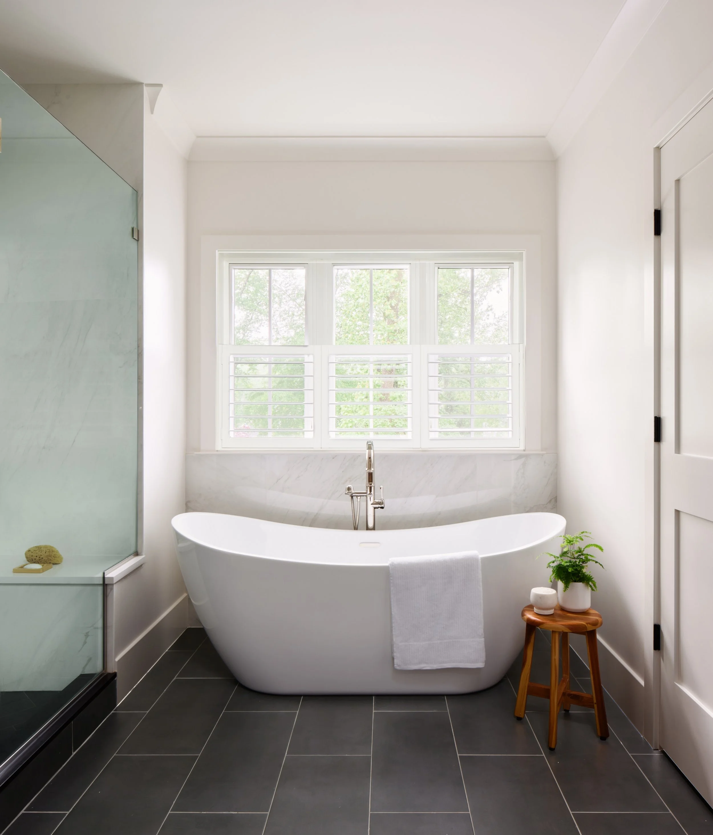 We love a sculptural free standing tub with a view!

 #artdesignpartners #bathdesign #contemporarydesign #moderndesign #modernflair #moodboard #boldinteriors #interiorstyling #interiorsandhome #beautifulinteriors #interiorstyling #interiorinspiration