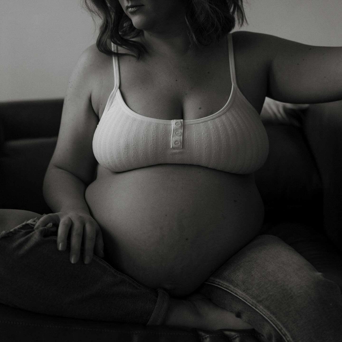 ✨ Hey love, let&rsquo;s talk boudoir maternity! Those pics capturing our journey? With all the marks and scars and bumps and growth. Embracing the story the entire time. 

Andddd Totally snagged some comfy outfits from Target &ndash; real and cozy, j