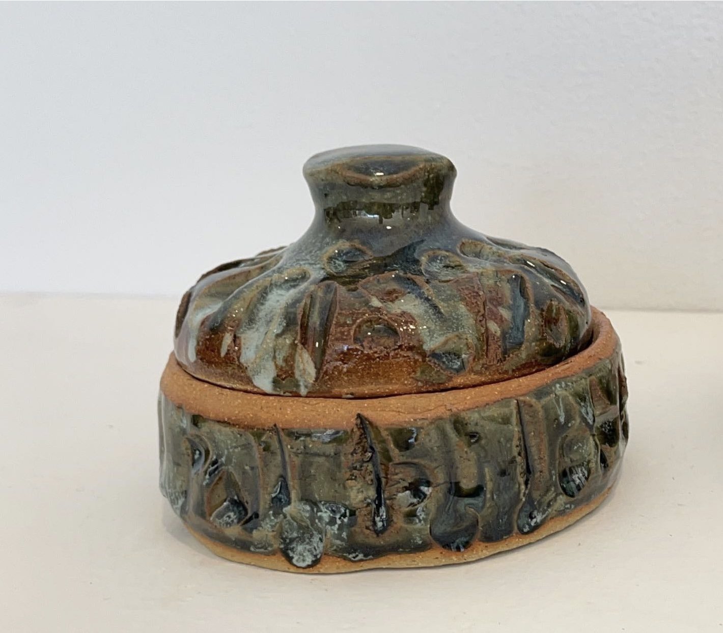 "knobby jar"