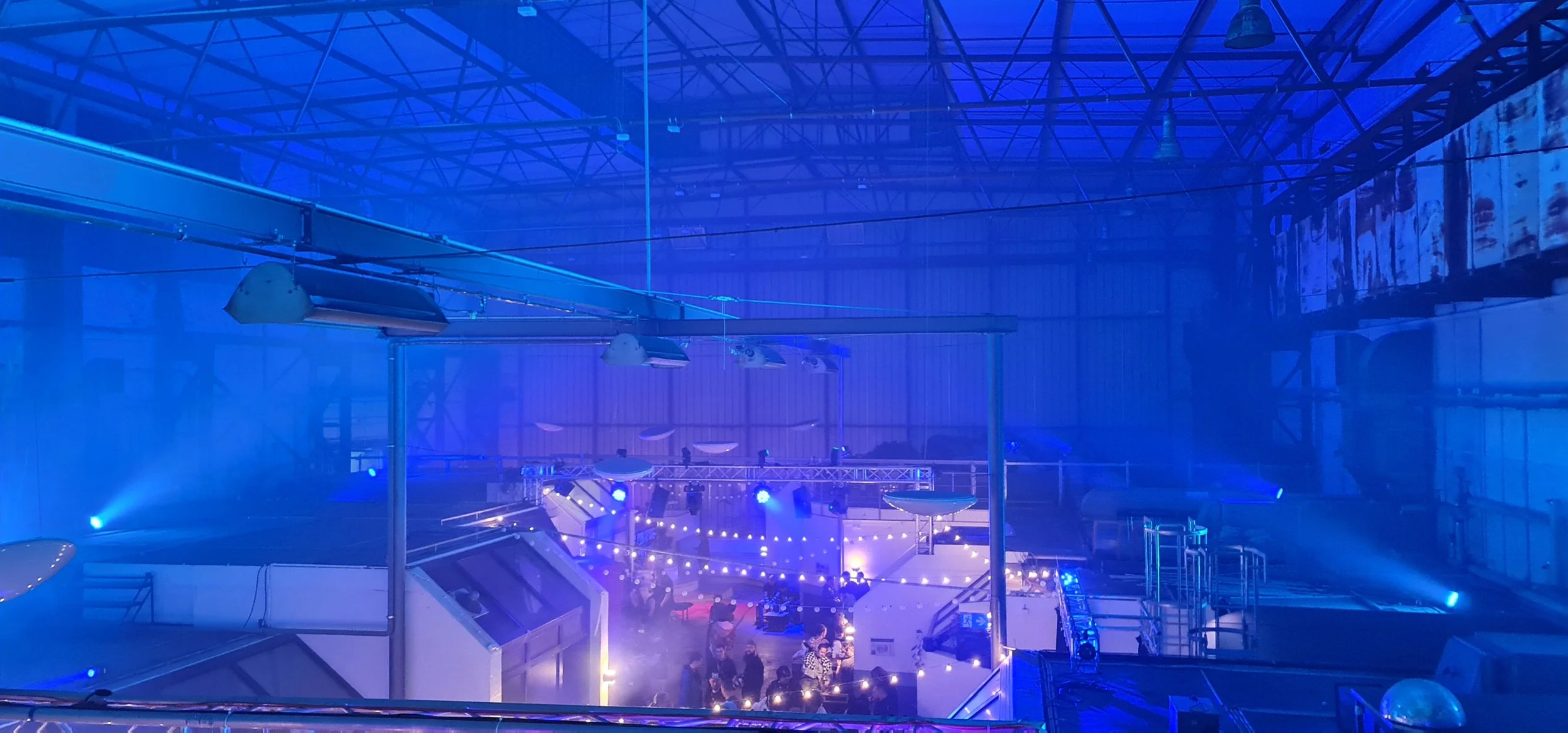 Hallendeckenbeleuchtung in einem Club