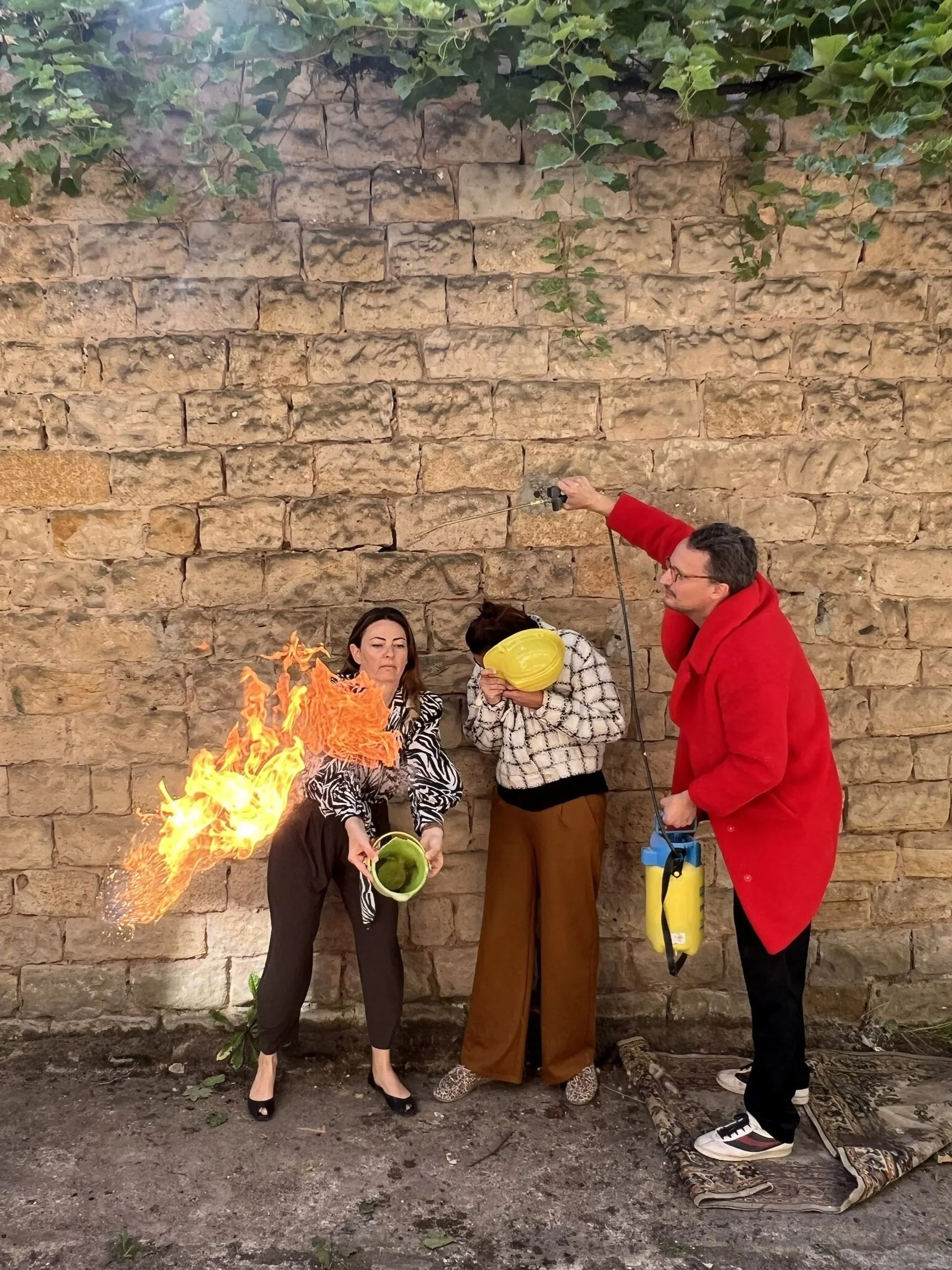 "Wände gehören geklöppelt, NICHT geschweißt!", ist sich Dr. B. sicher.