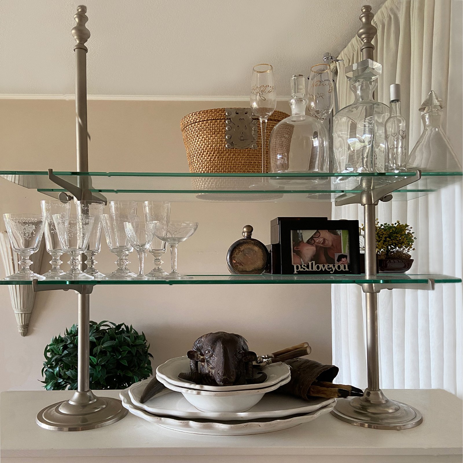 kitchen-decor-home-stylist-livingroom-styling-interior-stylist-nina-van-alphen-new-york-nassau-county-long-island-hamptons.jpg
