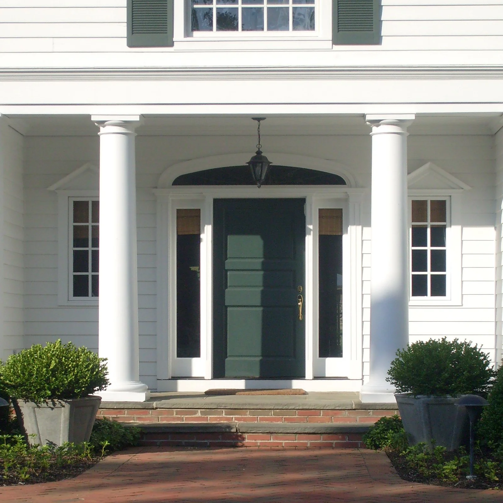entryway-front-door-exterior-design-landscape-design-nina-van-alphen-new-york-nassau-county-long-island-hamptons.jpg