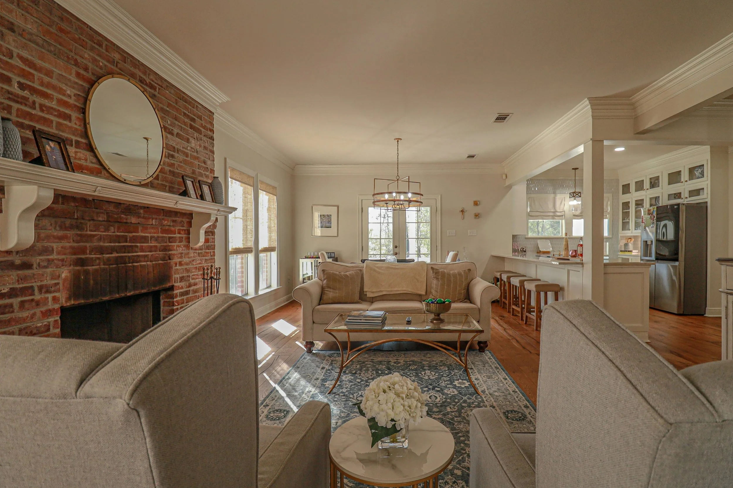 Comparison between updated living room and outdated interior highlighting comfort vs investment tradeoff