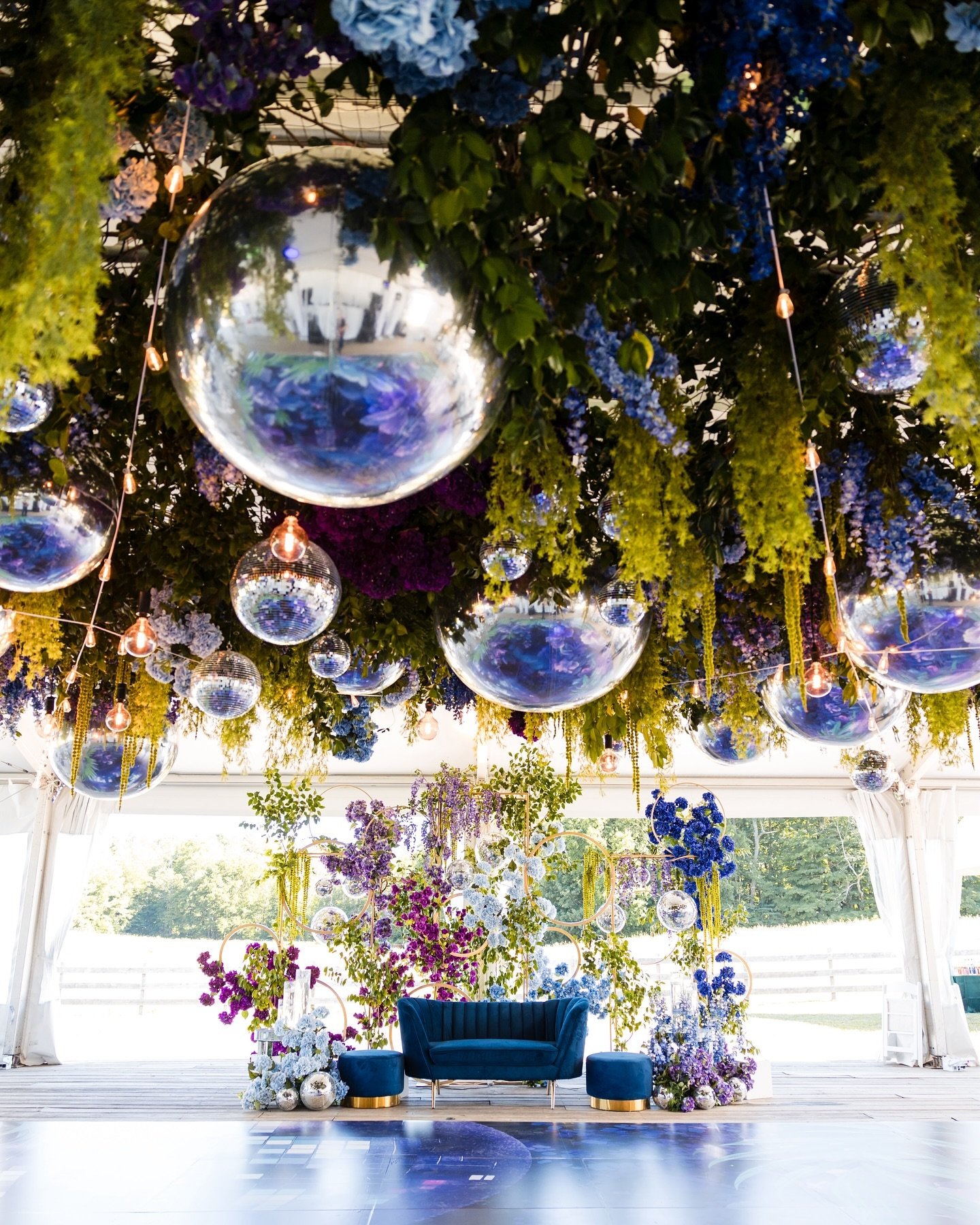 How to transform a blank canvas 101: Disco Ball Edition 🪩
.
Planning: @pearlseventandco @cmistry_patel 
Decor: @weddingdesignanddecor 
PC: @killer_creations_weddings 
DJ: @djarjun1129 @djusaevents 
Chef: @chefabishek 
Stationery: @inktricatedesigns 