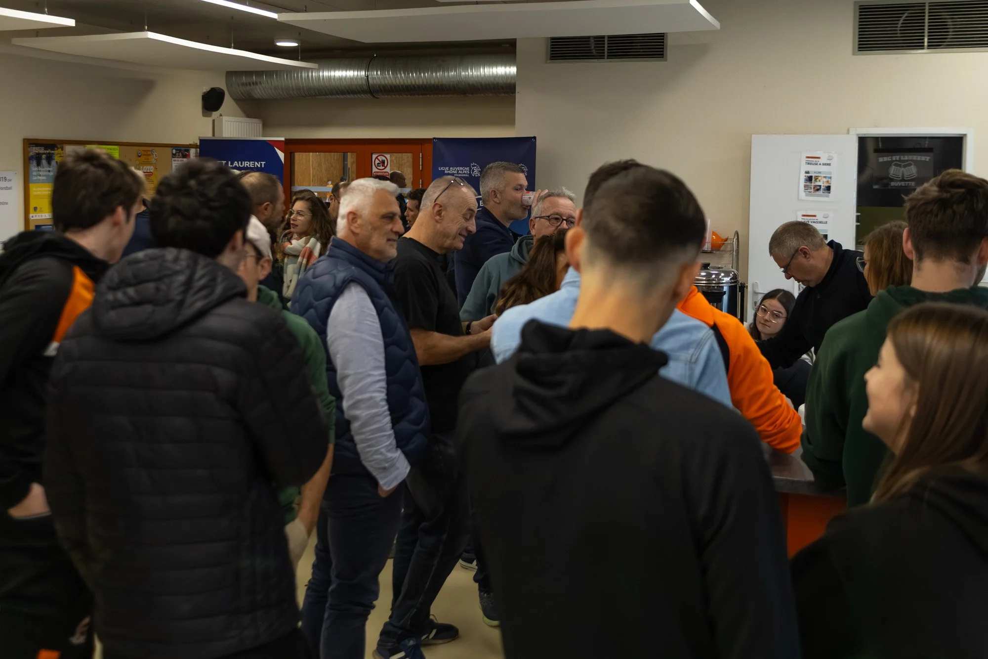Ambiance tournoi handball Saint-Laurent - Photographe sport Lyon Anthony Junet - Vie de club sporti
