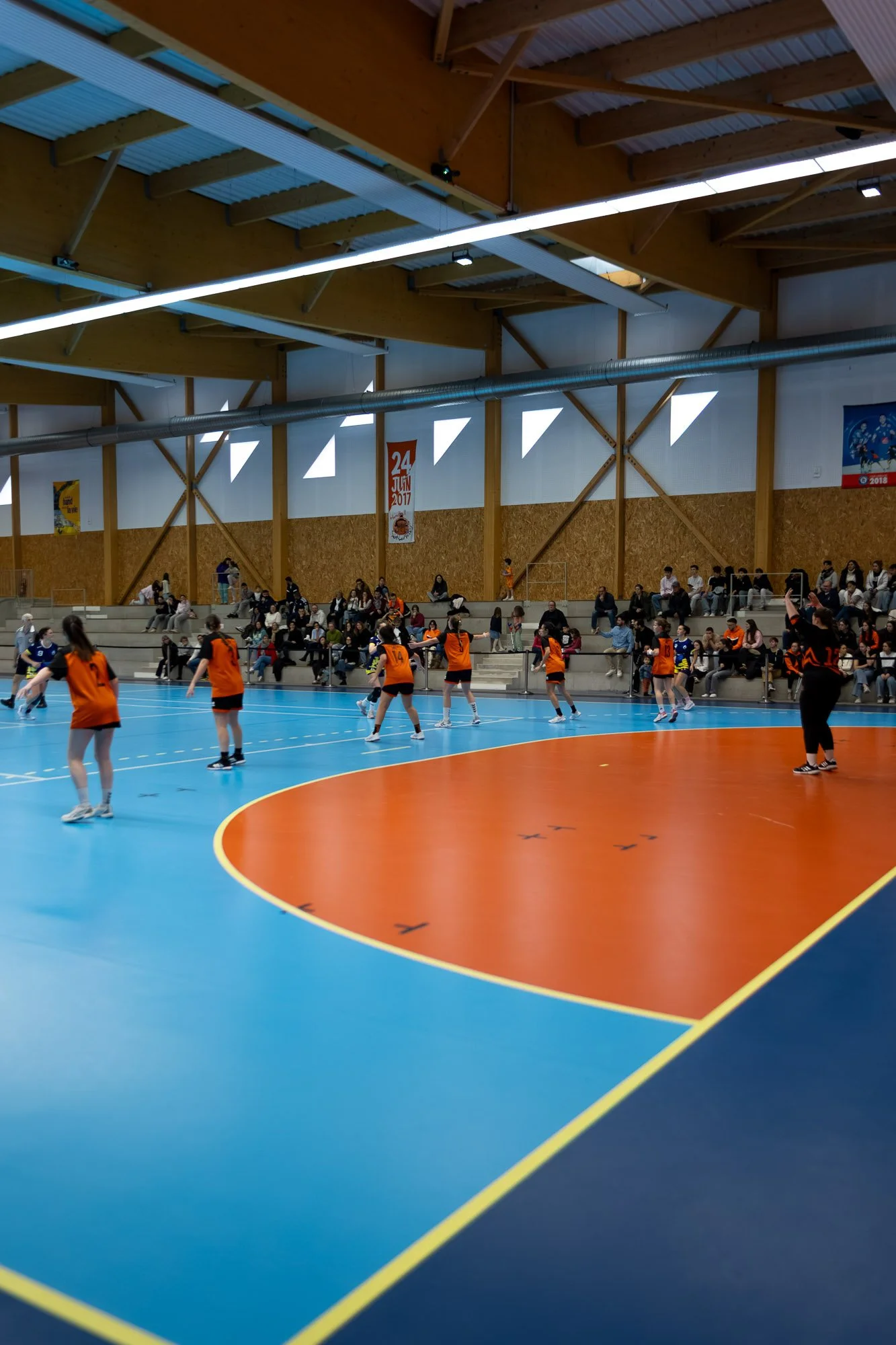 Salle handball Saint-Laurent-de-Chamousset - Photographe sport Auvergne-Rhône-Alpes - Ambiance tournoi hand Lyon