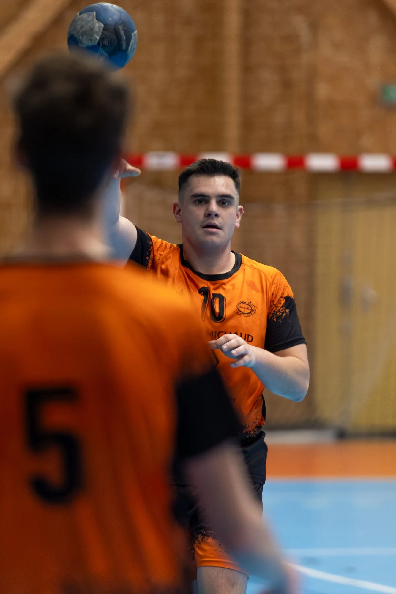 Passe handball masculine HBC Saint-Laurent-de-Chamousset - Photographe sport Lyon Anthony Junet - Technique de jeu