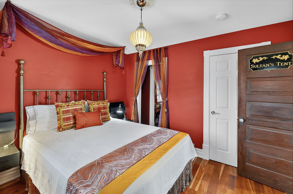 Sultans Tent 2 Queen LR.png