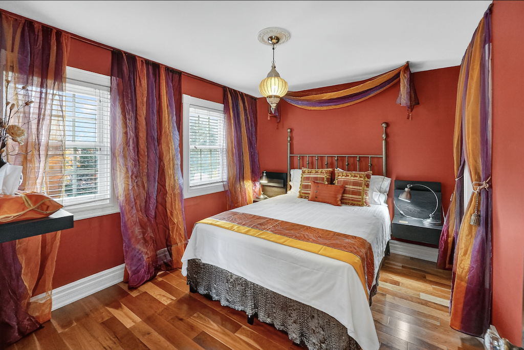 Sultans Tent 1 Queen LR.png