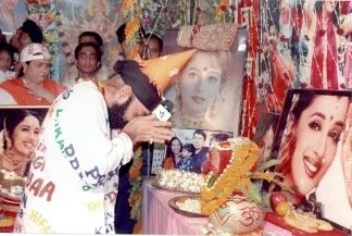 Pappu Sardar Worshipping Madhuri's Film Poster, Tatanagar