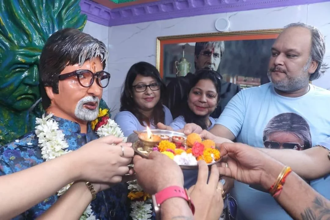 Amitabh Arati being Performed by ABFA Members, Bachchan Dham, 2020