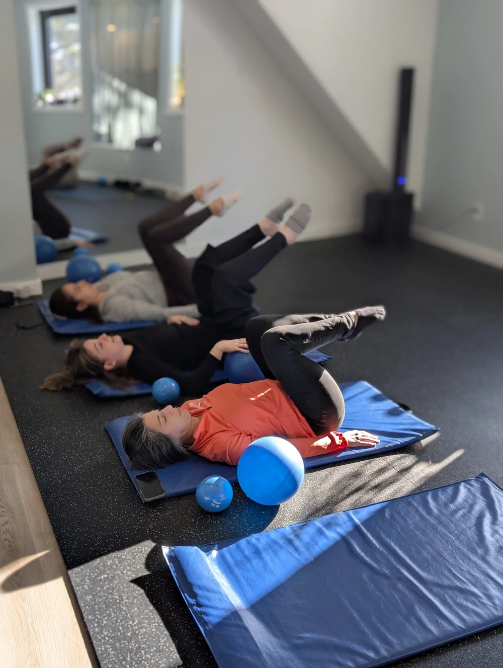 A small-group floor Pilates class at Innergetic