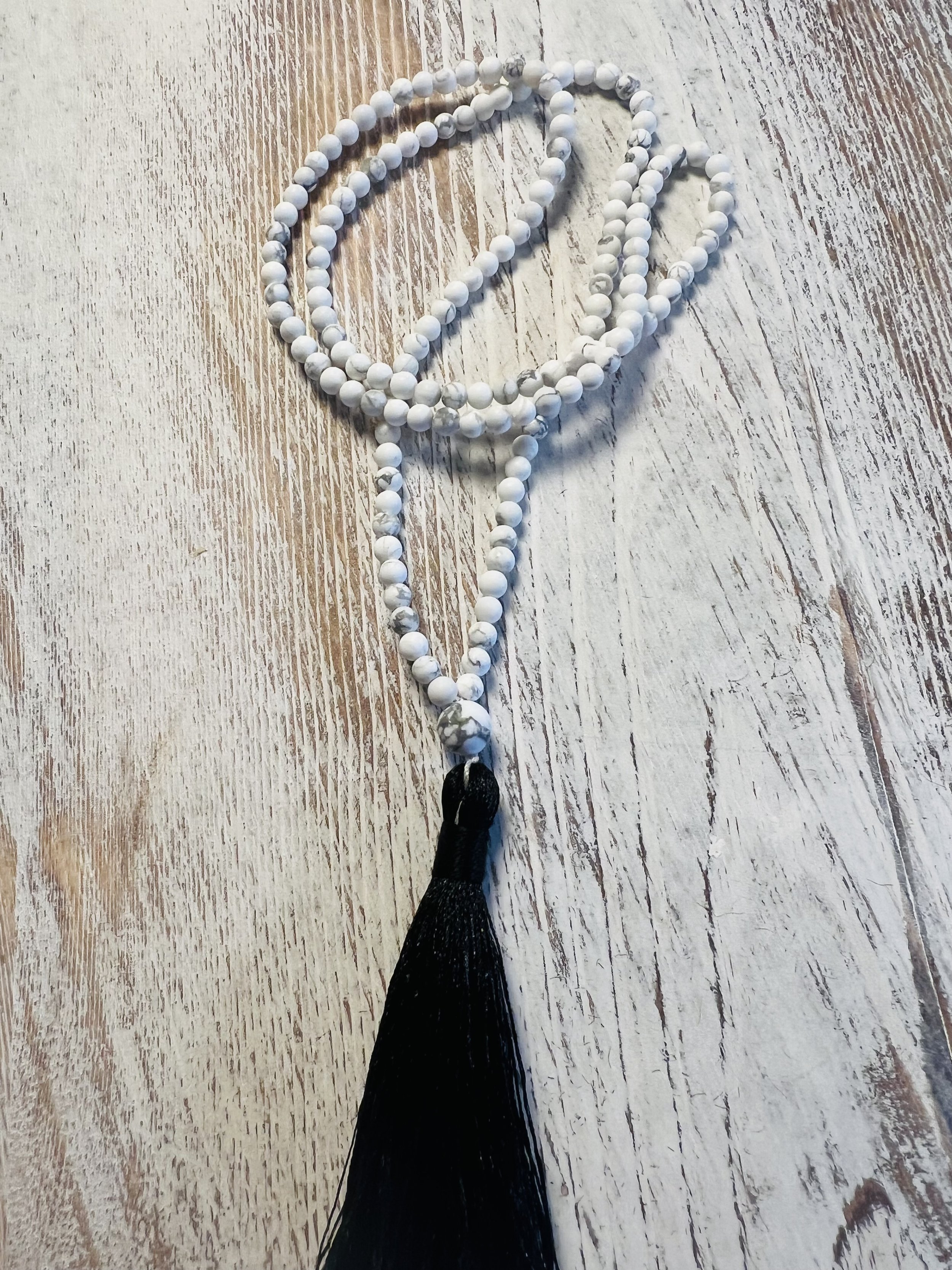 Petite Howlite