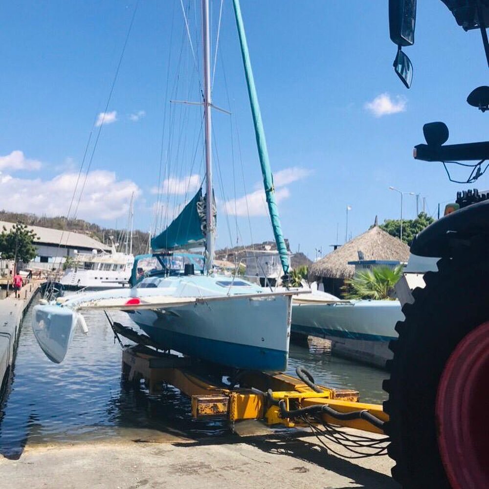 Multihull monday @curacao_marine  #claas #roodbergtrailer